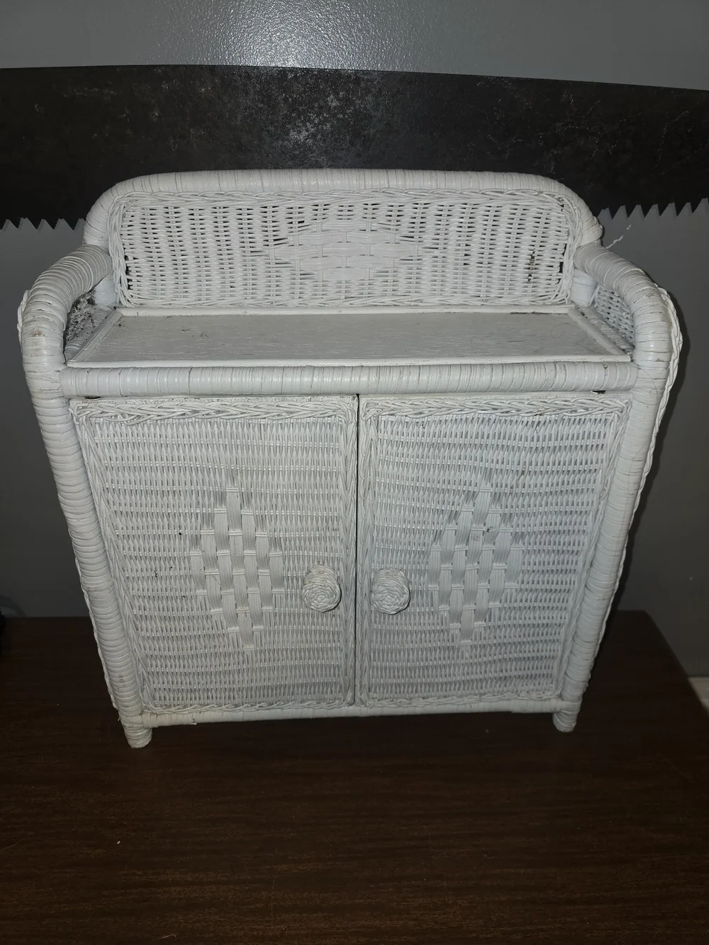 Vintage White Wicker Bathroom Wall Cabinet Vanity Shelf 2-Door Rattan Hanging